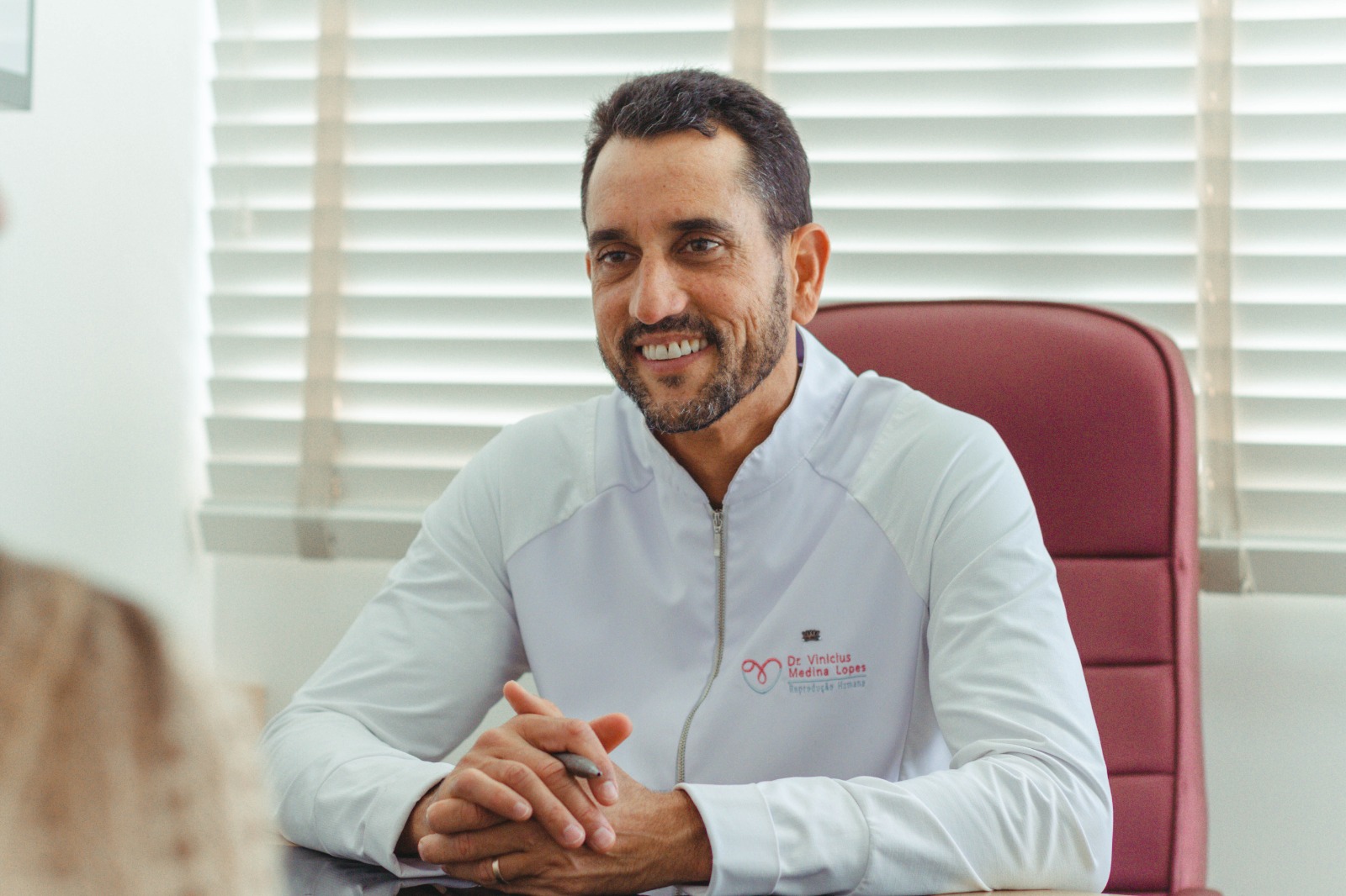 Dr. Vinicius Medina Lopes em consultório